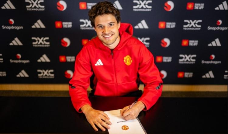 临着曼联球, 是一名前锋